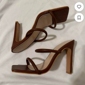 square toe heels